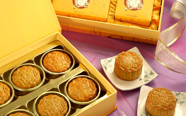 Chinese Mooncakes for the Mid-Autumn Festival Chinese Mooncakes for the Mid-Autumn Festival